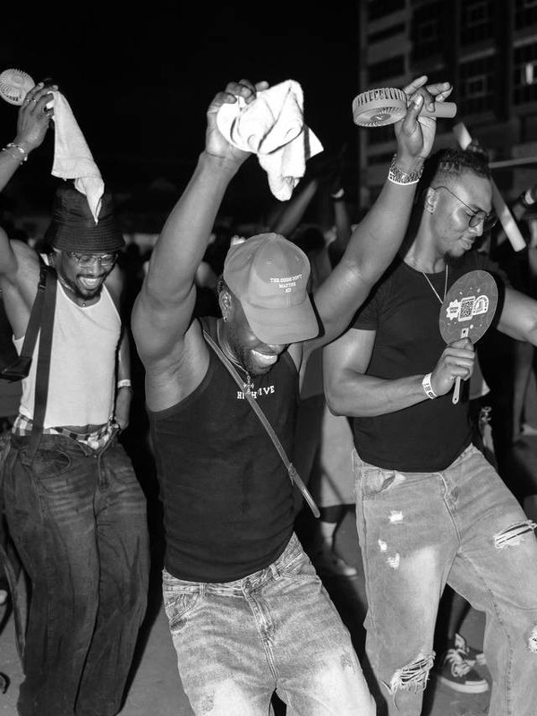 Dance Èkó crowd